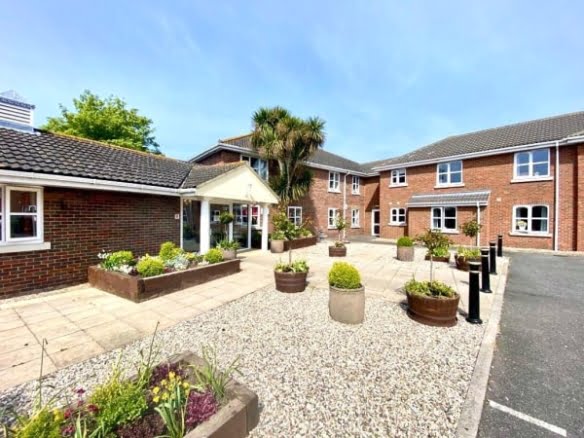 Elizabeth House Care Home 12 35898 28052001150810