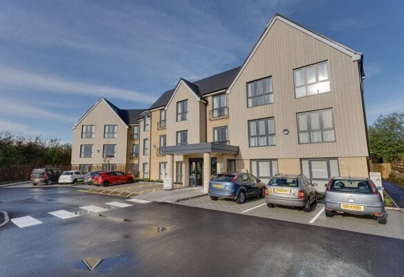 Montfort Manor Care Home 18 65432231912 0302201127376
